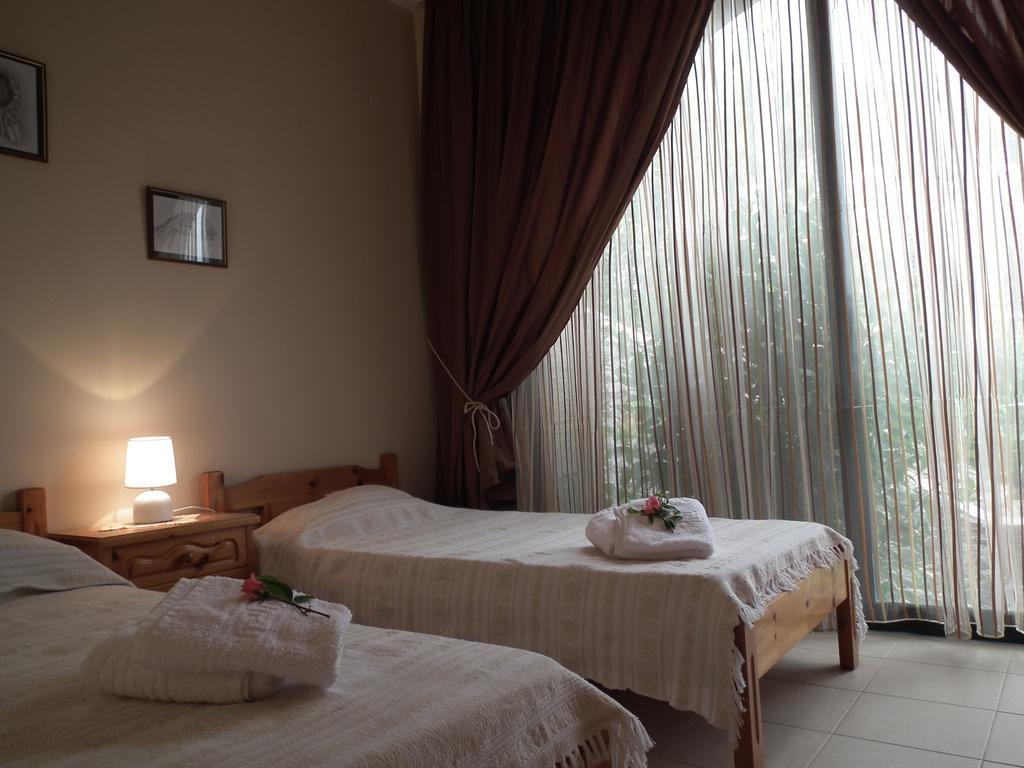 Stoupa'S Paradise Room photo